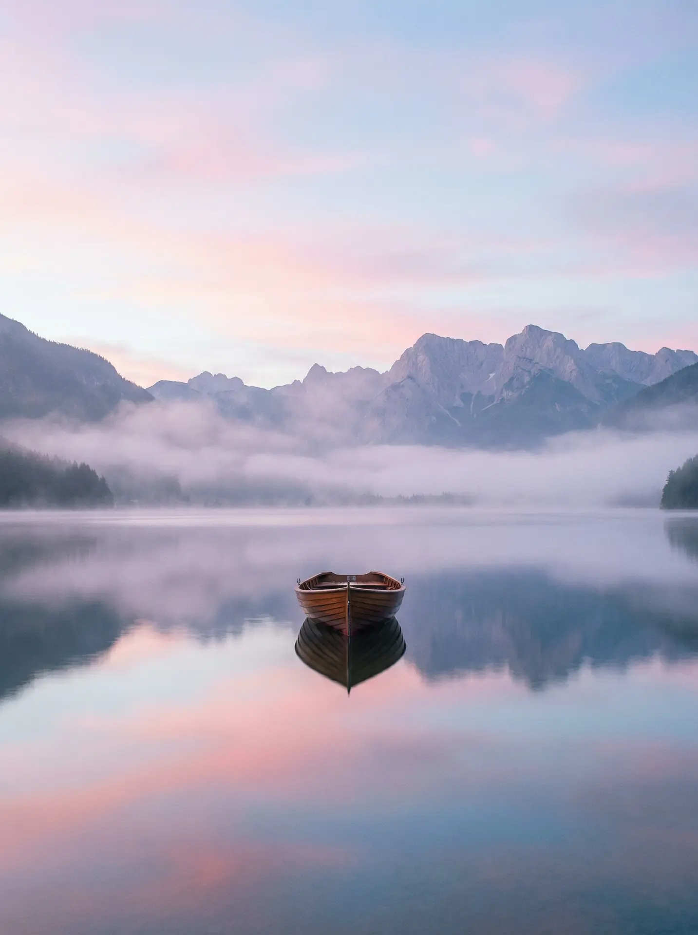 九一视频 精选 - 晨雾湖面倒影风景摄影